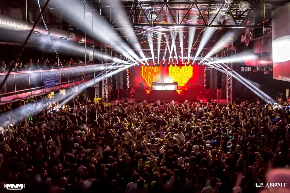 A concert crowd under the lights at RiverWorks